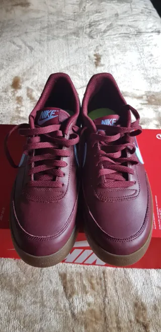 Zapatillas Nike  Talla 42 , 50 € el par!!!