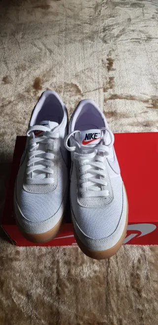 Zapatillas Nike  Talla 42 , 50 € el par!!!