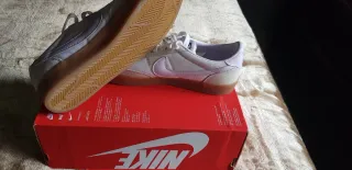 Zapatillas Nike  Talla 42 , 50 € el par!!!