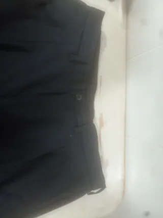 Pantalón de vestir azul marino con pinzas