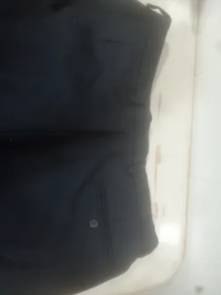 Pantalón de vestir azul marino con pinzas