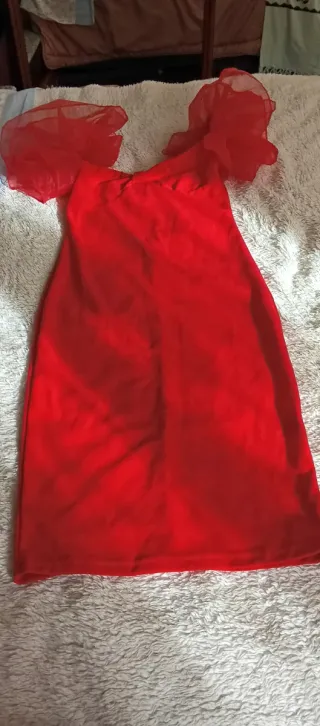 Vestido rojo sin estrenar con volantes