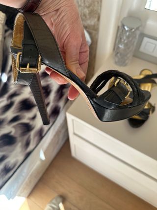 Sandali con tacco Roberto Cavalli neri e dorati