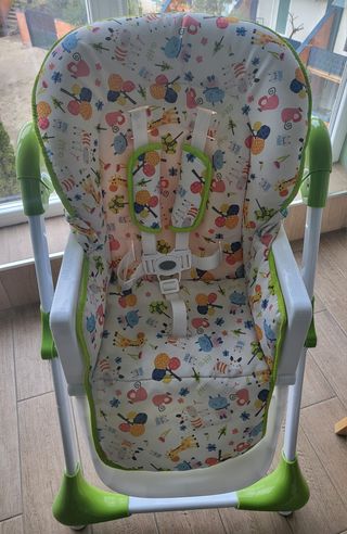 Trona de bebé con estampado infantil