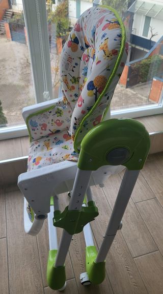 Trona de bebé con estampado infantil