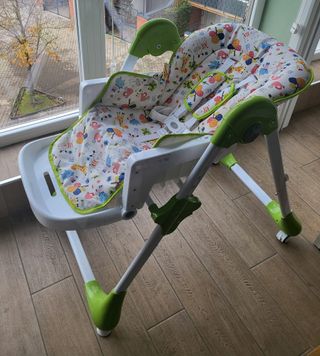 Trona de bebé con estampado infantil
