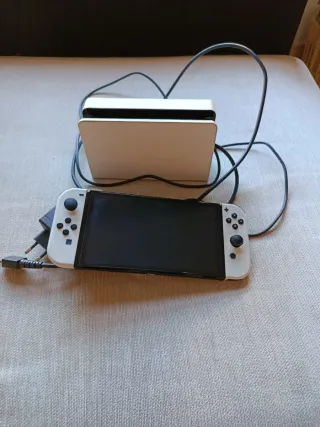 Nintendo Switch OLED Bianca