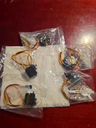 Servo EMAX ES08MA II Analógico , 5 motores