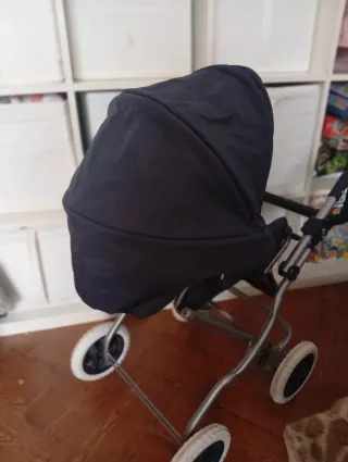 Carro de juguete azul marino clásico