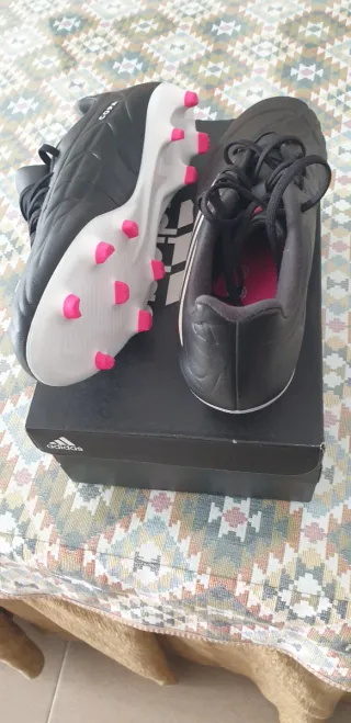 Scarpe da calcio Adidas nere e rosa