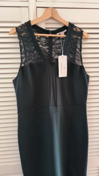 Vestido de cóctel estilo lencero con etiquetas