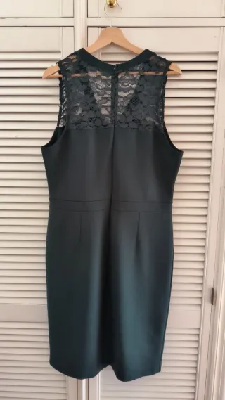 Vestido de cóctel estilo lencero con etiquetas