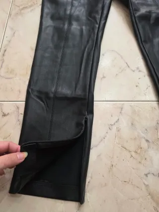 Pantalón de cuero negro mujer