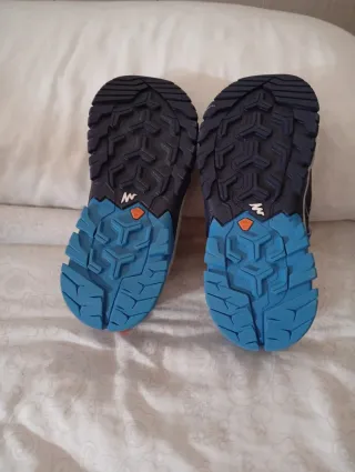 Zapatos niño azul y naranja