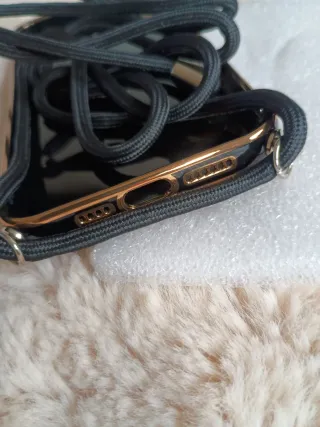 Funda iPhone 13/14 Pro/Pro Max Negra con cordón