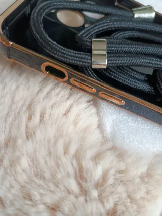 Funda iPhone 13/14 Pro/Pro Max Negra con cordón