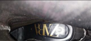 Botines Zara Tacón Punta Negra