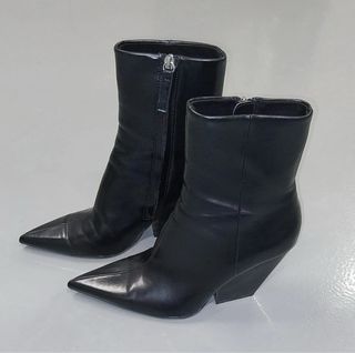 Botines Zara Tacón Punta Negra