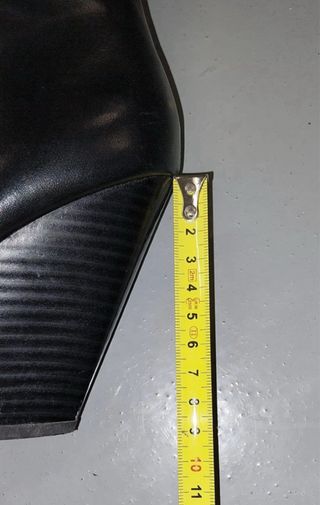 Botines Zara Tacón Punta Negra