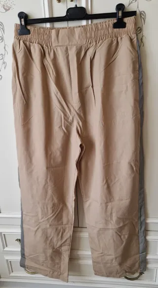 Pantaloni uomo beige e grigio