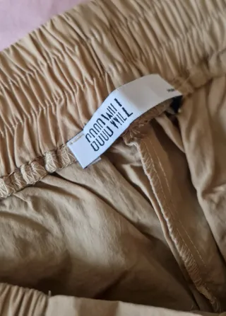 Pantaloni uomo beige e grigio