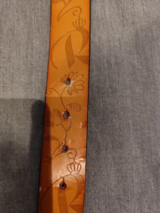 Cinturón de piel troquelada 110cm