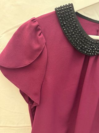 Blusa Hallhuber con Collar Adornado