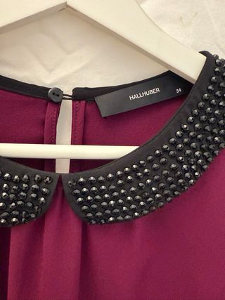 Blusa Hallhuber con Collar Adornado