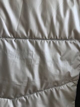 Chaqueta técnica deportiva Oysho plateada y negra