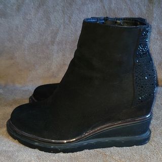 Botines negros. EXÉ (T. 36)