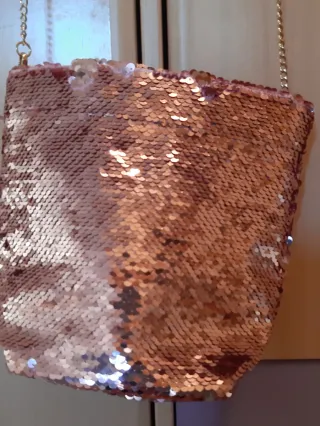 Bolso lentejuelas rosa y cadena dorada