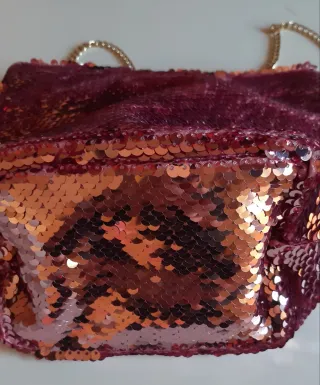 Bolso lentejuelas rosa y cadena dorada
