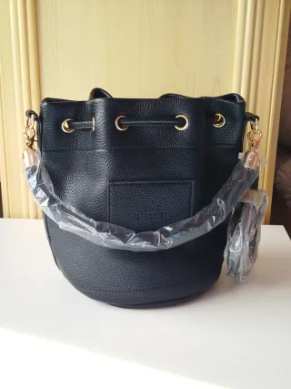 Bolso Negro Tipo Cubo