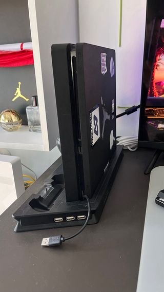 PS4 Slim Sony Negra - Mando Nuevo- base de la play