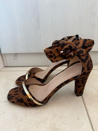 Tacones Animal Print Dorados de textura suave