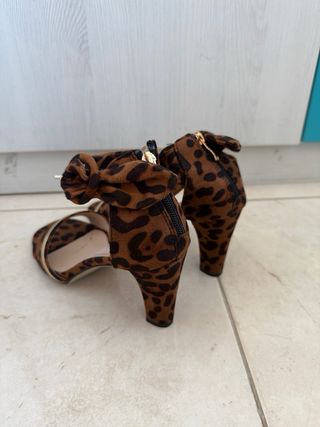 Tacones Animal Print Dorados de textura suave