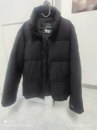 Cazadora unisex acolchada Bershka negra Talla M