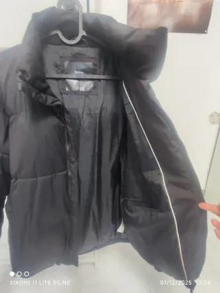 Cazadora unisex acolchada Bershka negra Talla M