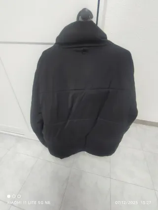 Cazadora unisex acolchada Bershka negra Talla M