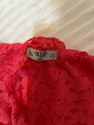 Top Corto Coral Encaje Hombros Descubiertos