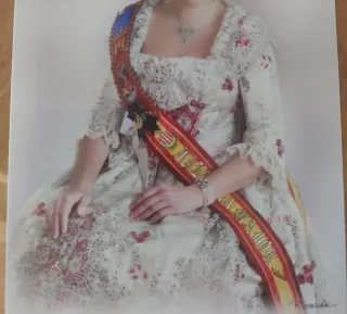 Traje de Fallera Vives y Marí Seda ancha.