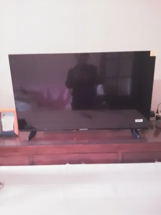Televisor negro nuevo
