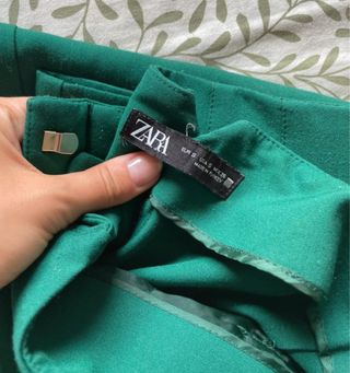 Pantalón Zara pinzas verde Talla S.