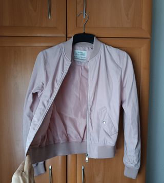 Cazadora bomber Bershka rosa forrada
