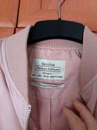 Cazadora bomber Bershka rosa forrada