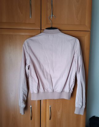 Cazadora bomber Bershka rosa forrada