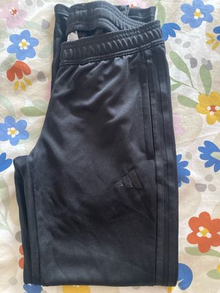 Pantaloni sportivi Nike e Adidas per bambini. Due paia