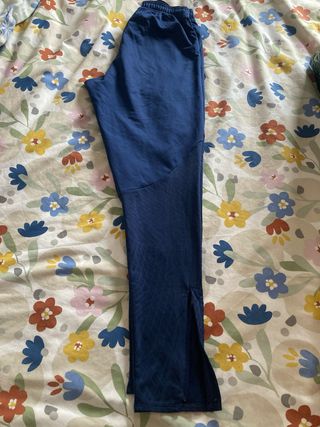 Pantaloni sportivi Nike e Adidas per bambini. Due paia