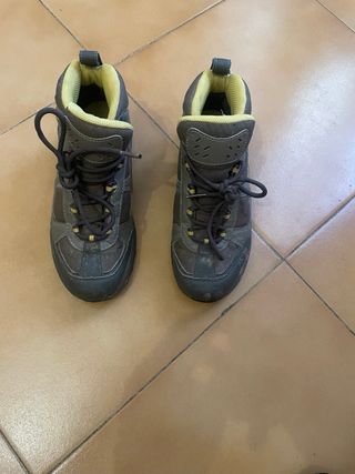 Botas de montaña infantiles