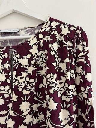Blusa Mango floral morada